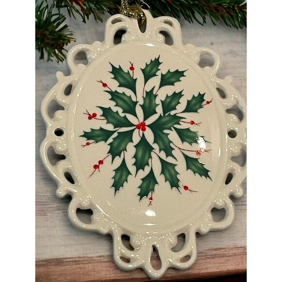 Lenox Holiday Medallion Christmas Ornament Holly Berries Pattern Porcelain 2014 - Picture 3 of 5
